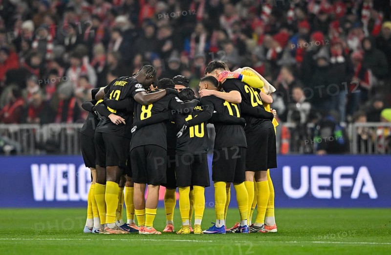 Team building in front of the start of the game R. Union Saint-Giloise soccer UEFA Champions League, CL, Allianz Arena, Munich, Bayern, Germany