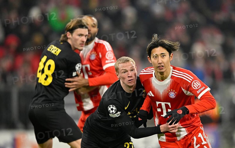 One-on-one, action in anticipation of a corner kick Hiroki Ito FC Bayern Munich FCB (21) Louis Patris R. Union Saint-Gilloise USG (27) Fedde Leysen R. Union Saint-Gilloise USG (48) Jonathan Tah FC Bayern Munich FCB (04) Football UEFA Champions League, CL, Allianz Arena, Munich, Bavaria, Germany