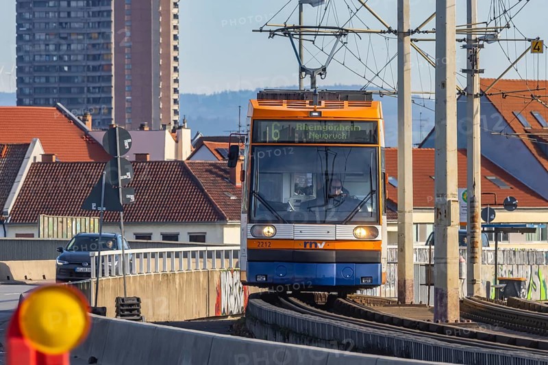 Tram on the Kurt Schumacher Bridge, which connects Mannheim and Ludwigshafen across the Rhine. The tram network is operated by Rhein-Neckar-Verkehr GmbH (RNV) . Mannheim, Baden-Württemberg, Germany