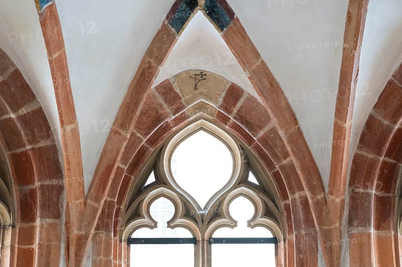 Gothic window, fountain chapel, connected to blue by monastery canal, Blaubeuren Abbey, Swabian Jura, Baden-Württemberg, Germany