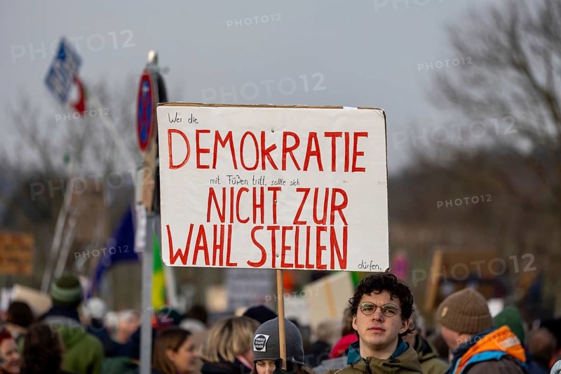 Bad Dürkheim: AfD***sign with the inscription DO NOT PUT DEMOCRACY TO VOTE at a demonstration against the event