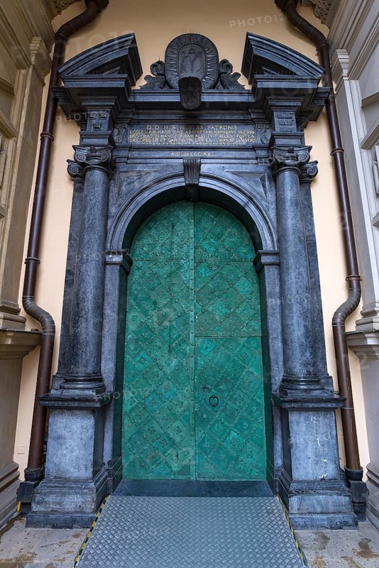 Wawel Cathedral entrance portal, Wavelhügel, Krakow, Poland