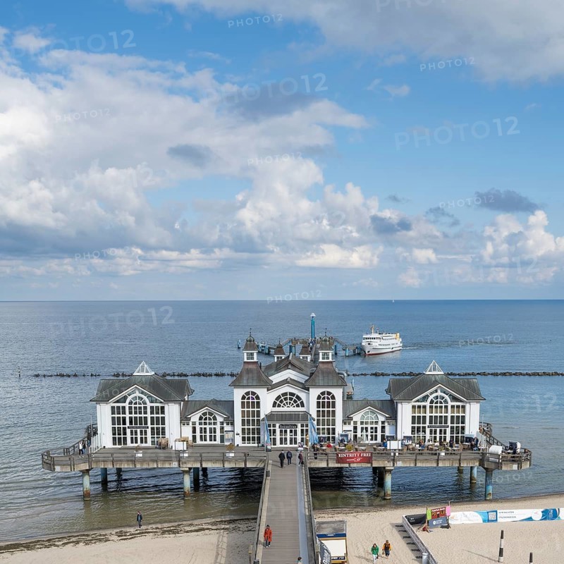 Restaurant on the pier, Sellin, Baltic resort, Rügen Island, Mecklenburg-Vorpommern, Germany
