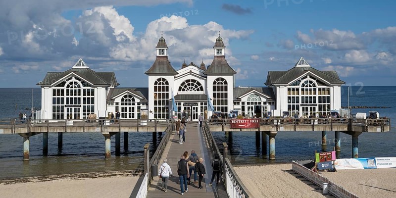 Restaurant on the pier, people on the pier, Sellin, Baltic resort, Rügen island, Mecklenburg-Western Pomerania, Germany