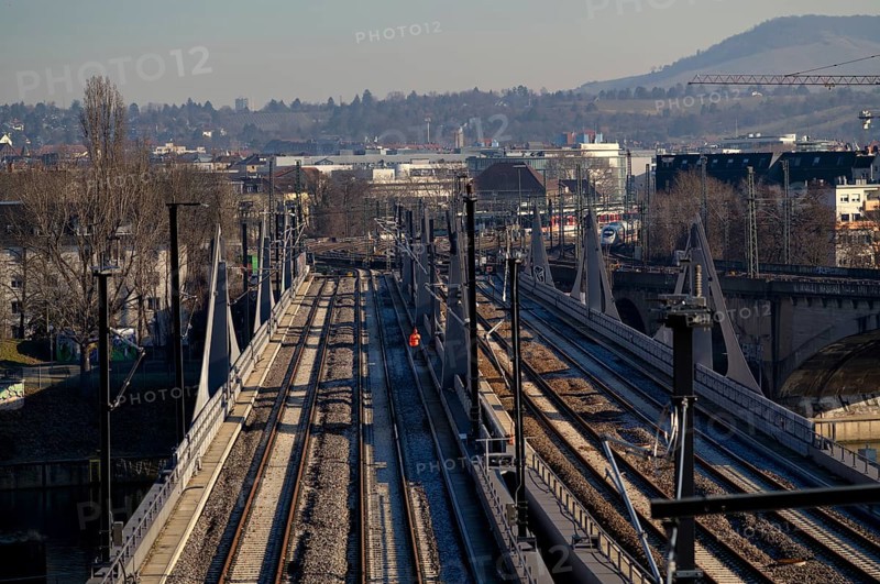Construction site new Neckar bridge built as part of the Stuttgart 21 S21 project between Stuttgart Central Station and Stuttgart-Bad Cannstatt Station as a replacement for the Rosenstein Bridge, looking towards Bad Cannstatt, Stuttgart, Baden-Württemberg, Germany
