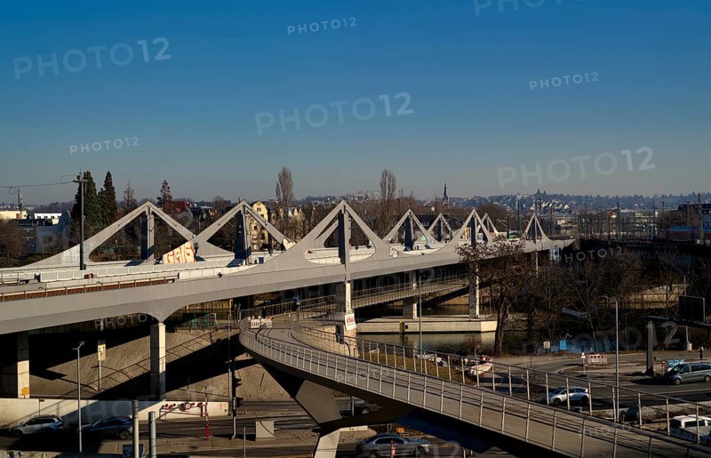 Construction site new Neckar bridge built as part of the Stuttgart 21 S21 project between Stuttgart Central Station and Stuttgart-Bad Cannstatt Station as a replacement for the Rosenstein Bridge, including footbridge and B14 federal road, Stuttgart, Baden-Württemberg, Germany