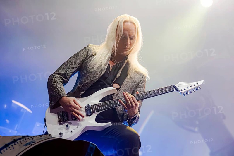 Olof Mörck, guitarist of Amaranthe, live on Arcane Dimensions Tour 2026 at Munich's Zenith on 17.01.2026