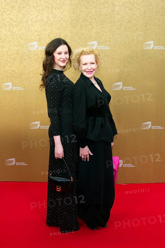 Sunnyi Melles with daughter Leonille Wittgenstein, EUROPEAN FILM AWARDS Berlin 2026, photo call at the House of World Cultures, Berlin, 17.01.2026