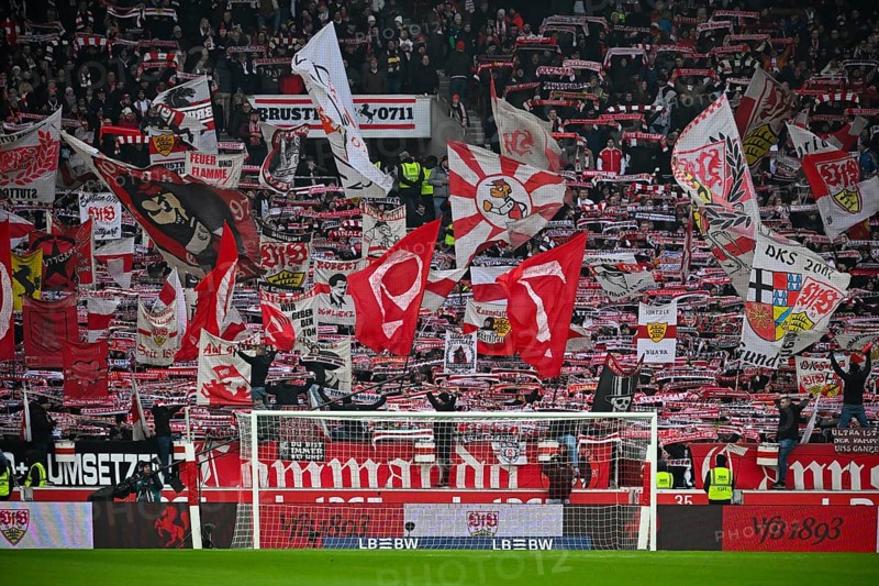 Fan block, fans, fan curve, flags, atmosphere, atmospheric Cannstatt curve VfB Stuttgart, MHPArena, MHP Arena Stuttgart, Baden-Württemberg, Germany