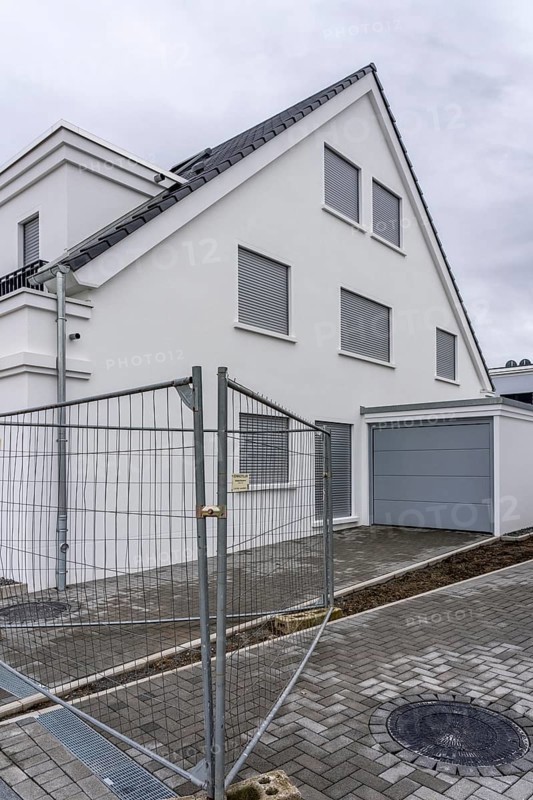 New development area Am alten Angerbach in Duisburg-Huckingen, on approx. 17 hectares, 300 new residential units, apartments and houses were built in 5 years, as well as a daycare center, residential street, construction work is still ongoing in the area