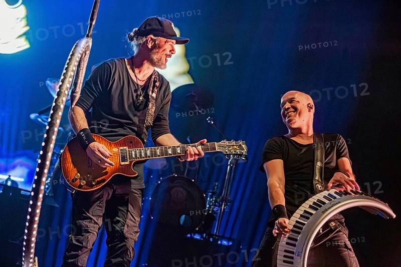 Guitarist Isaac Delahaye and keyboardist Coen Janssen from Epica, live on Arcane Dimensions Tour 2026 at Munich's Zenith on 17.01.2026