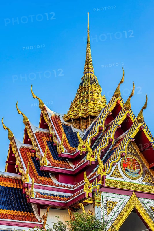 Wat Yannawa, Buddhist temple, overlapping roofs with curved chofas and Chedi temple tower, Bangkok, Thailand's metropolis, Thailand