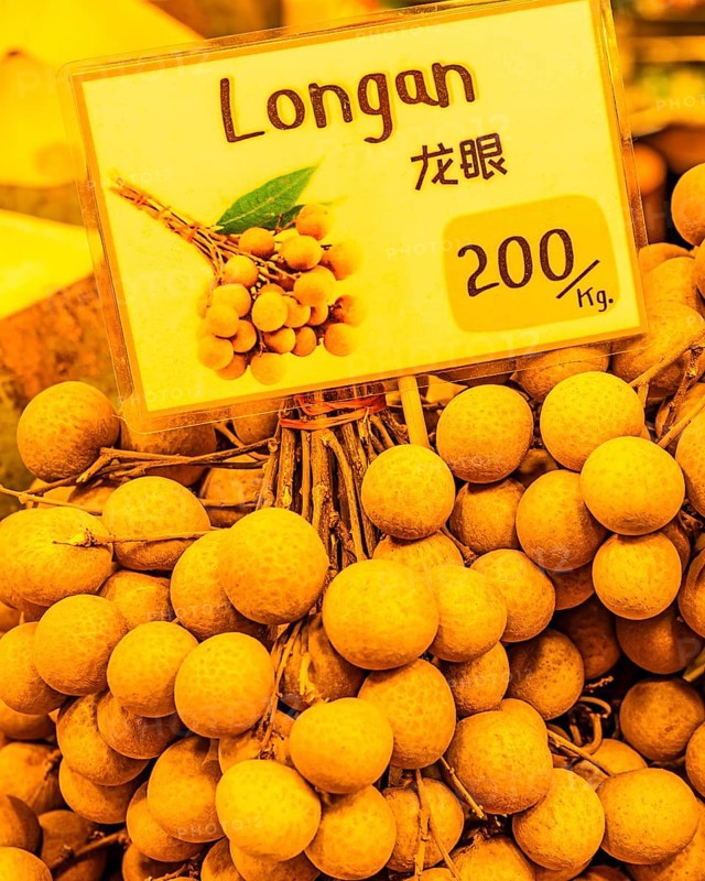 Longan fruit, dragon's eye, silk tree plant (Dimocarpus longan), Iconsiam shopping centre, Bangkok, Thailand's metropolis, Thailand