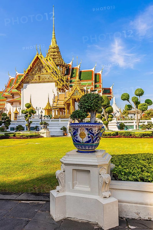 The Grand Royal Palace, pillar with bonsai flower pot, in the back the Chakri Maha Prasad throne hall with overlapping roofs and curved chofas, Phra Nakhon, Bangkok, Thailand's metropolis, Thailand