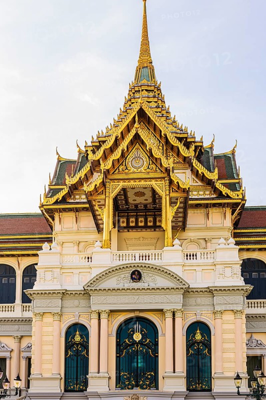 The Grand Royal Palace, the main entrance to the Chakri Maha Prasad throne hall with overlapping roofs and curved chofas, Phra Nakhon, Bangkok, Thailand's metropolis, Thailand