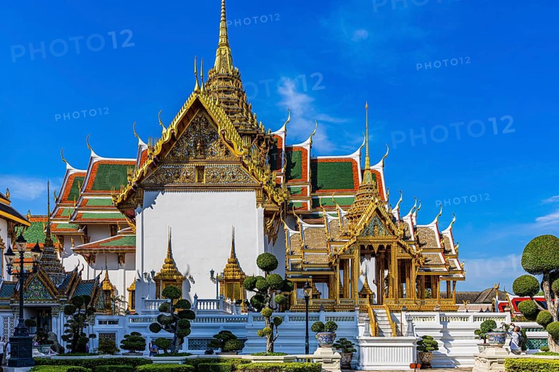The Grand Royal Palace, trees with spherical branches, in the back the Chakri Maha Prasad throne hall with overlapping roofs and curved chofas, Phra Nakhon, Bangkok, Thailand's metropolis, Thailand