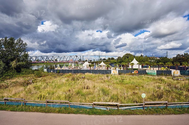 Beach-Club K-Beach Kehl, bar, brownfield, grass, trees, footpath, Rhine river, railroad bridge, rainy mood, partly cloudy blue sky, cumulus clouds, cumulus congestus clouds, Kehl, Upper Rhine Plain, Ortenaukreis, Baden-Württemberg, Germany