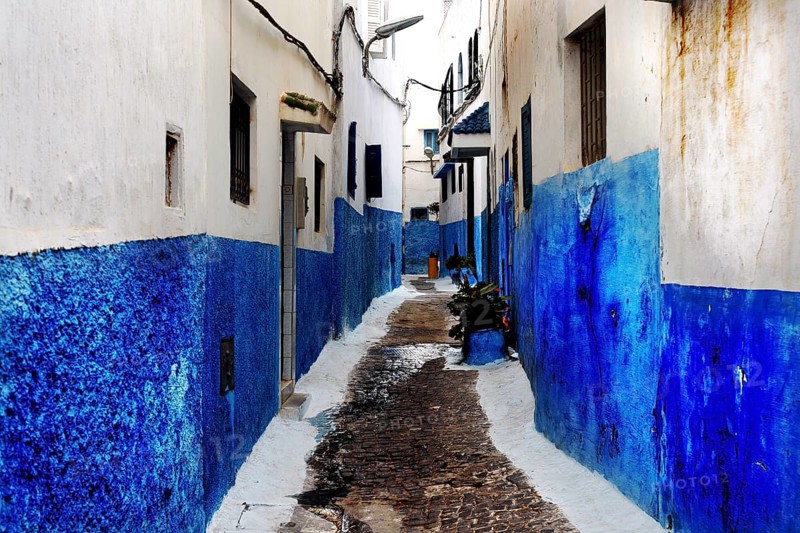 Narrow alley in the Kasbah of Oudaia with blue painted walls, Rabat, Morocco