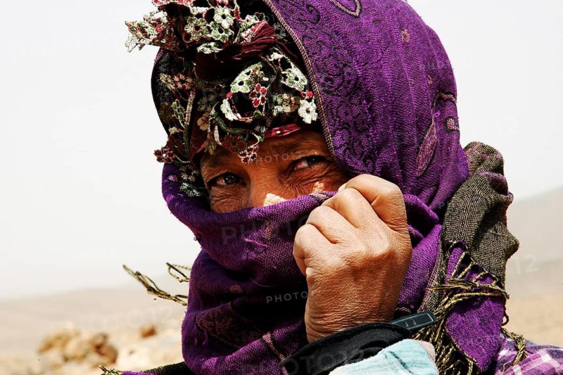 Nomad covered with purple cloth looking intensely at the camera, Midelt, null, Morocco