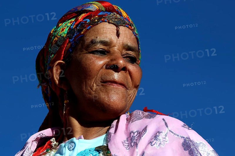 Woman wearing colorful traditional clothing and headdress at the Rose Festival in El Kelâa m'Gouna, El Kelâa M'gouna, null, Morocco