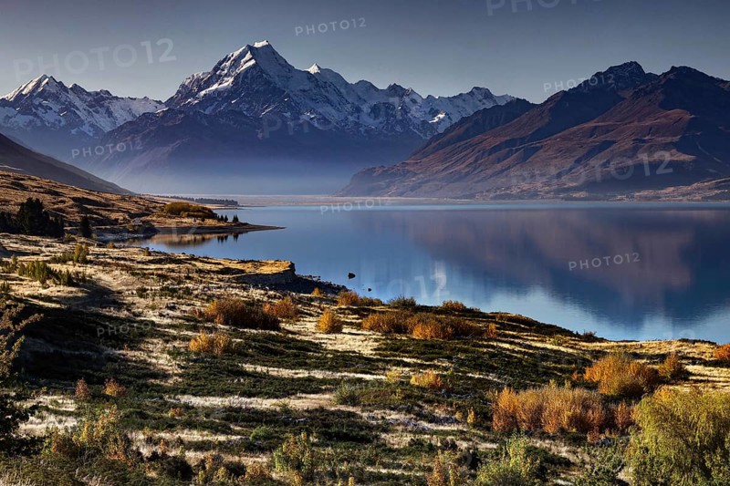 Spectacular view of Lake Pukaki with snow-capped mountains in the background, Lake Pukaki, Mt Cook, New Zealand