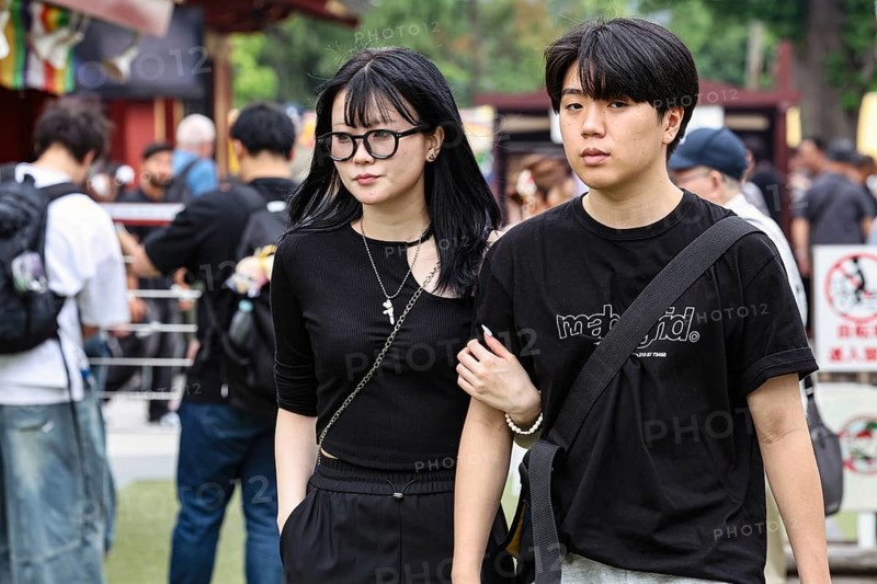 A couple in black clothes walks arm in arm through Asakusa, Tokyo, Tokyo, Asakusa, Japan