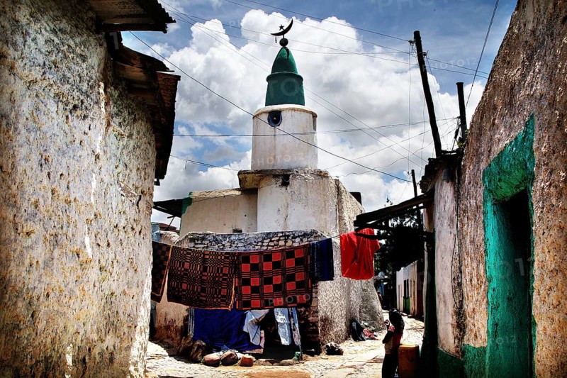 Alley in Harar with decorative mosque and colorful buildings, Harar, Ethiopia