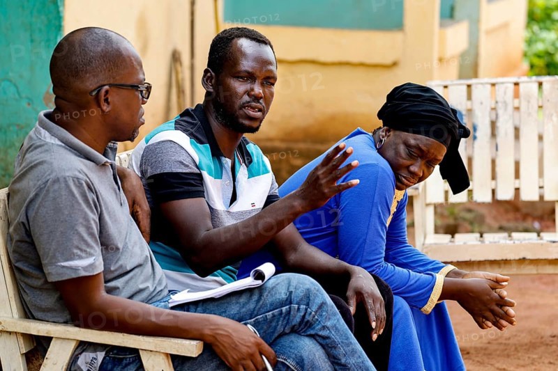Adama Coulibaly interviews Alassane and Rokia during a home visit to CI, Korhogo, CI, Côte d'Ivoire