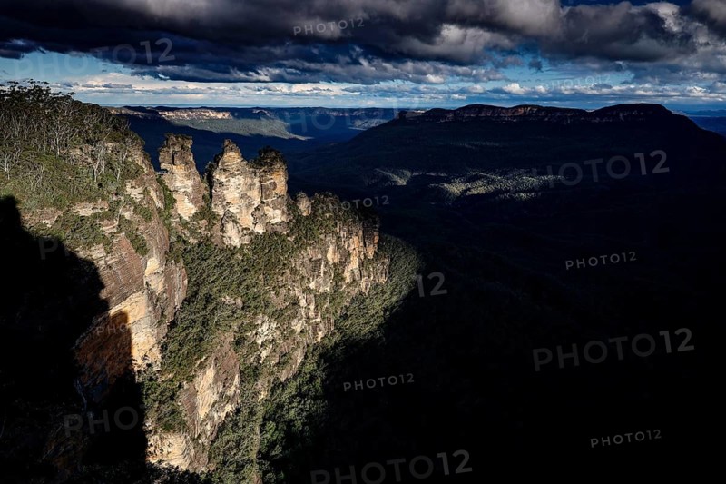 Panorama of the iconic Three Sisters rock formation at Echo Point in the Blue Mountains, Blue Mountains, NSW, Australia