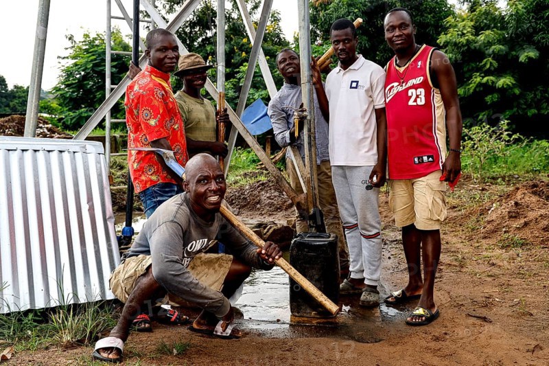 Joint work at the well in a psychiatric rehabilitation center for men in Dar Es Salam, CI Bouaké, Dar Es Salam, Ivory Coast
