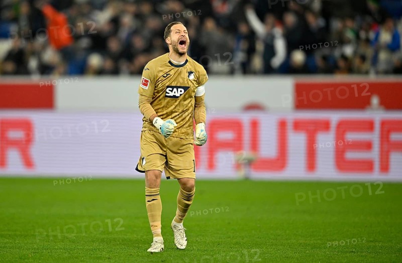 Goal celebration goalkeeper Oliver Baumann TSG 1899 Hoffenheim (01) PreZero Arena, Sinsheim, Baden-Württemberg, Germany