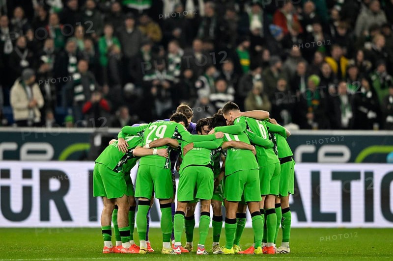 Team building, group of teams in front of the start of the game Borussia Mönchengladbach BMG PreZero Arena, Sinsheim, Baden-Württemberg, Germany