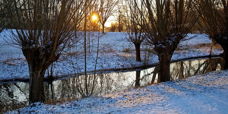 Sunrise over Lower Rhine landscape on the Aubruch Canal in winter, Moers, Wesel district, Lower Rhine, North Rhine-Westphalia, Germany