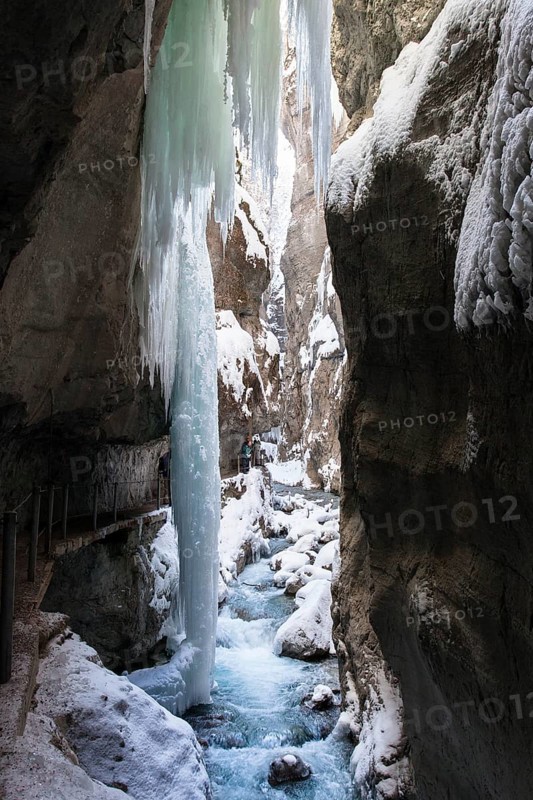 Icicles in the Partnachklamm gorge near Garmisch-Partenkirchen, Werdenfelser Land, Oberbayern, Germany/Icicles in Partnachklamm gorge near Garmisch Partenkirchen, Upper Bavaria, Germany