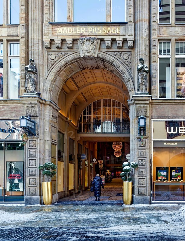 Grimmaische Straße entrance, historic Mädlerpassage shopping arcade in winter with snow, Leipzig, Saxony, Germany
