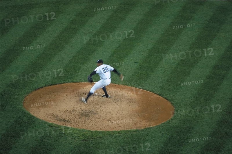 Movement, pitcher in action at Yankee Baseball Stadium, it existed from 1923 to 2008, then demolished, Bronx, New York City, USA, historical recording from 1986