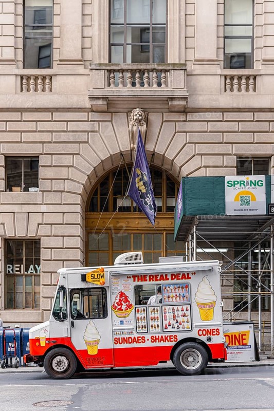 Ice cream truck, Cunard Building, New York, USA