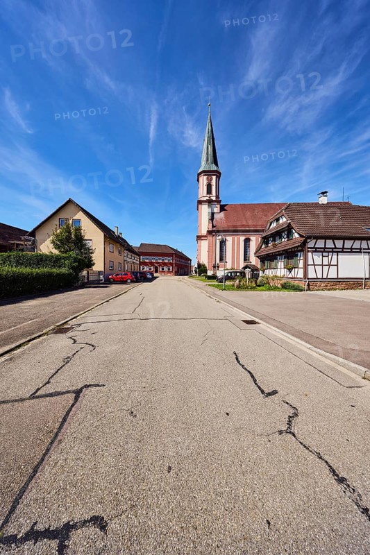 St. James church, church tower, Grafenhausen town hall, residential building, commercial building, general architecture, street, parking boxes with cars, trees, hedge, meadow, blue sky, cirrus clouds, Kirchstraße, Grafenhausen district, Kappel-Grafenhausen, Black Forest, Ortenaukreis, Baden-Württemberg, Germany