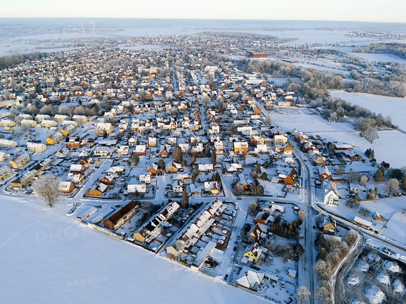 Overview of a snowy village with houses and surrounding fields in the evening light, Aerial View, Oelsburg, Ilsede, Peine District, Lower Saxony, Germany