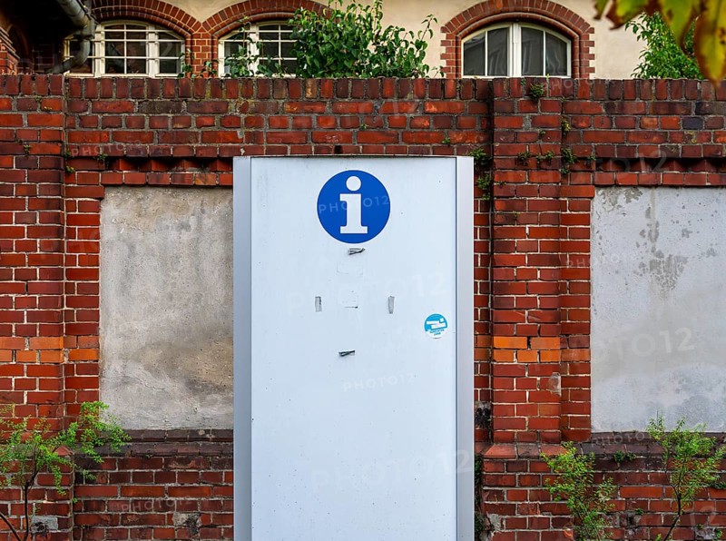 Guide without content, empty information board on the grounds of a hospital, Berlin, Germany