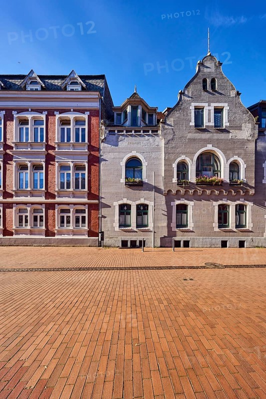 Historic residential buildings, façade with windows, gables and tail gables, paving street, blue sky, cirrus clouds, Frau-Clara-Straße, Eckernförde, Rendsburg-Eckernförde district, Schleswig-Holstein, Germany