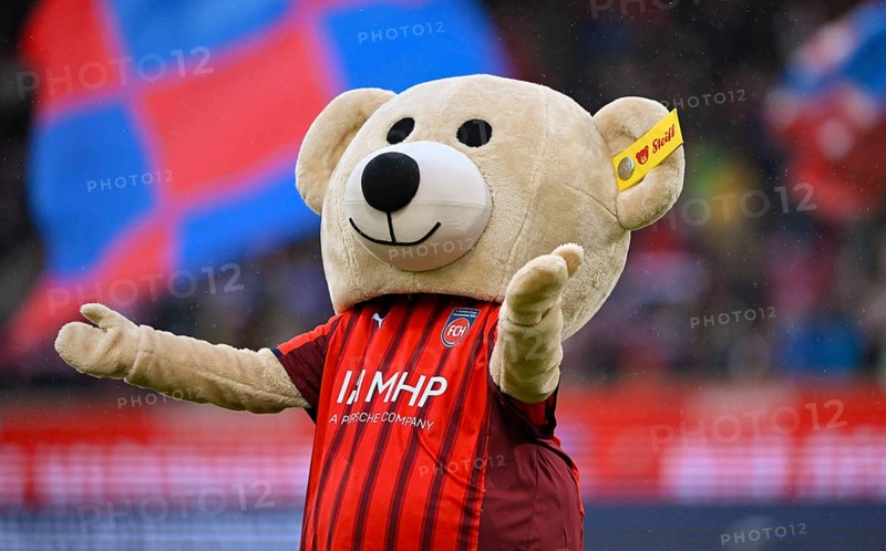 Mascot Paule 1. FC Heidenheim 1846 FCH Gesture Gesture Voith-Arena, Heidenheim, Baden-Württemberg, Germany