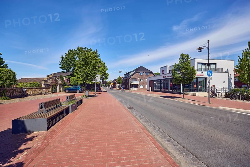 Commercial buildings, houses, general architecture, Landessparkasse zu Oldenburg, benches, lantern, paving brick sidewalk, trees, blue sky, cirrus clouds, Osnabrücker Straße, district of Vörden, Neuenkirchen-Vörden, district of Vechta, Lower Saxony, Germany