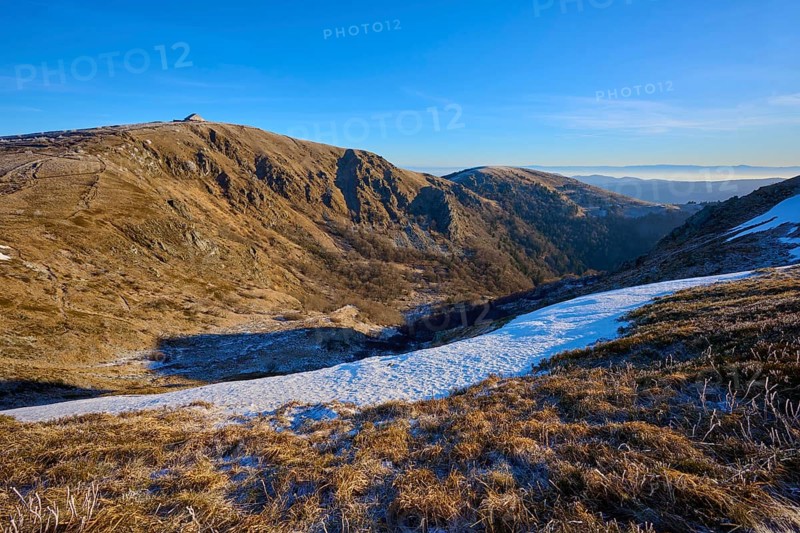 Extensive valley in the mountains, snowy, with clear skies and morning light, winter, Route de Cretes, Hohneck, La Bresse, Vosges, France