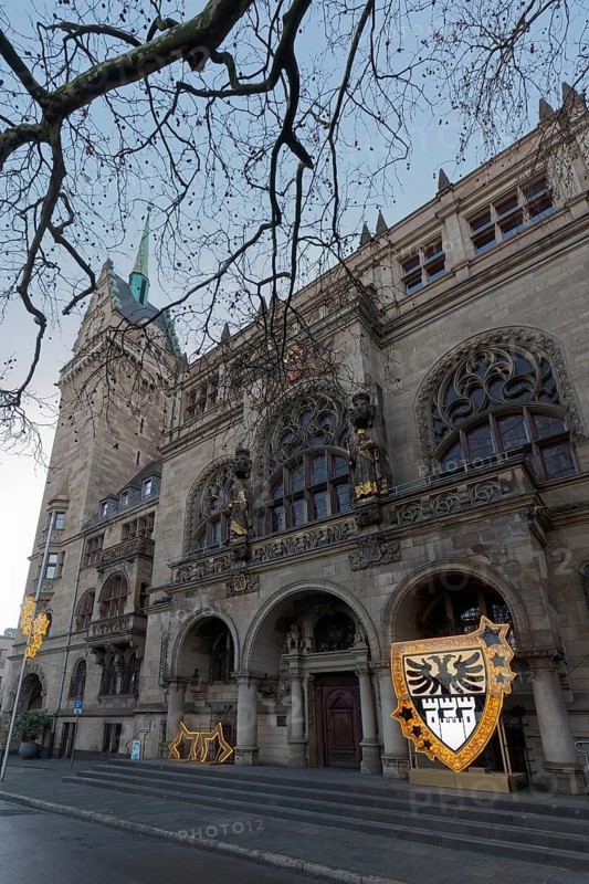Duisburg town hall in early Renaissance style, entrance portal with Christmas decoration and city coat of arms, twilight, Duisburg, North Rhine-Westphalia, Germany