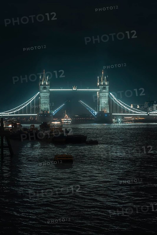 Illuminated Tower Bridge over the river at night, London, England, Great Britain