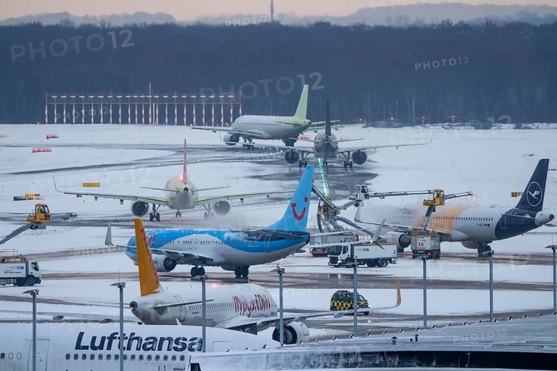 The onset of winter in North Rhine-Westphalia, flight operations are maintained at Düsseldorf airport with great effort, the taxiways, aircraft are de-iced in front of takeoff, North Rhine-Westphalia, Germany