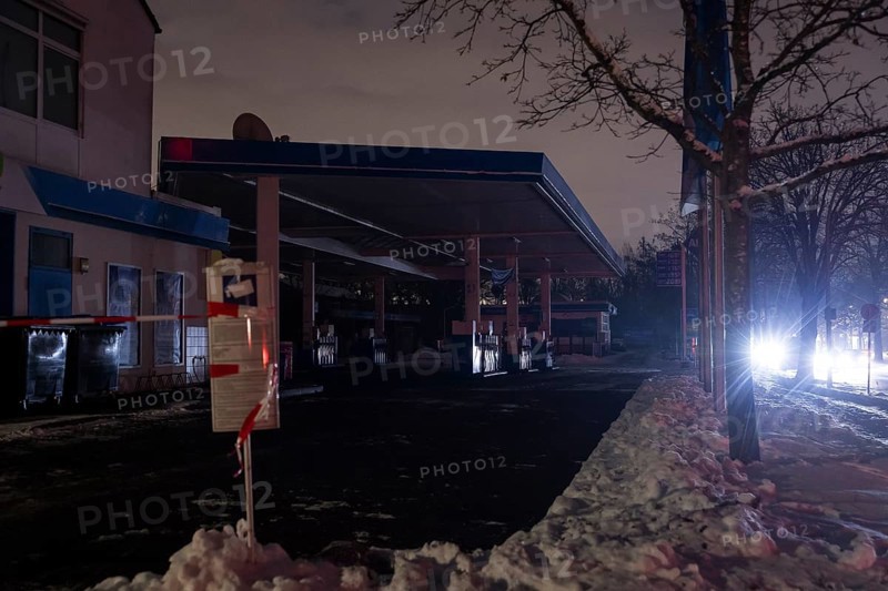 Closed gas station during the extensive power outage in the Steglitz-Zehlendorf district, Berlin, 06.01.2026