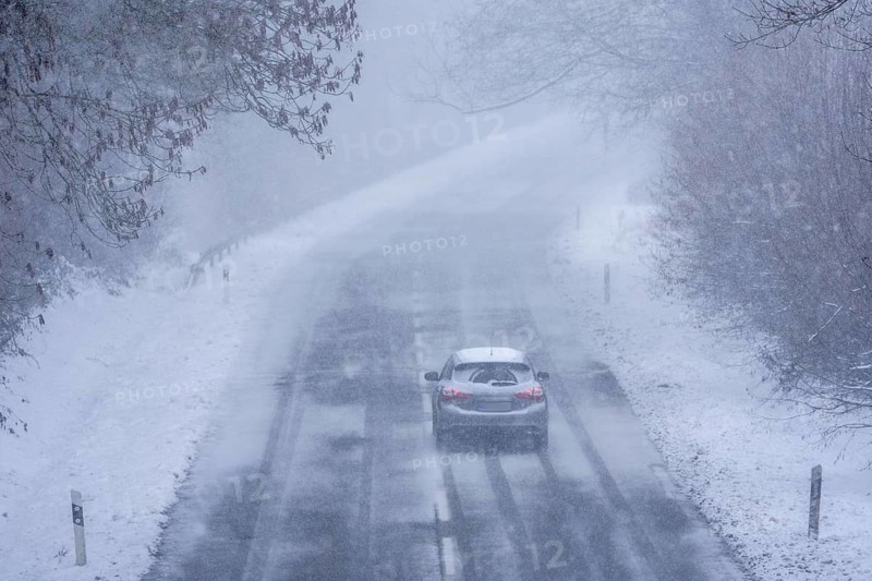 Country road in Elfringhauser Switzerland, near Sprockhövel, snowfall, snowy, North Rhine-Westphalia, Germany