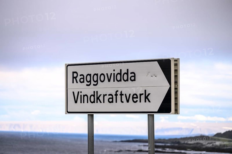 Guide to Raggoividda wind power plant in open countryside, Berlevåg, Finnmark, Norway